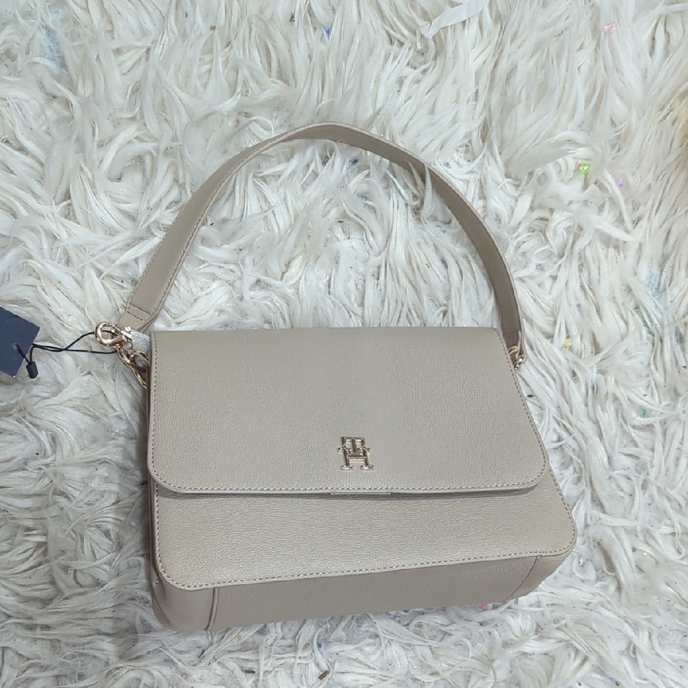 Brand New Tommy Hilfiger Beige Handbag And Zip Wallet